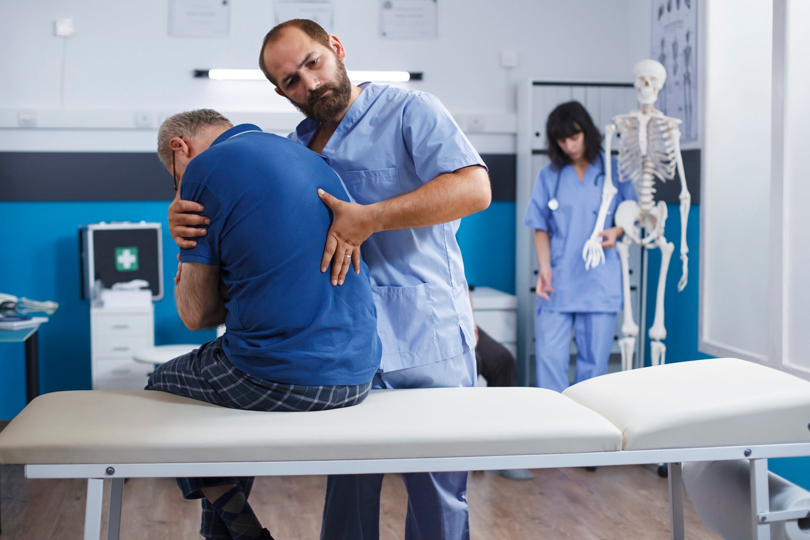 chiropractor provides aid patient 1 scaled